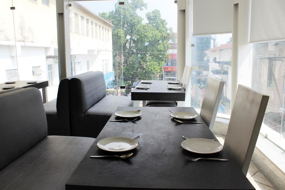 Oyo 1822 Hotel Ambassador Dehradun Zewnętrze zdjęcie