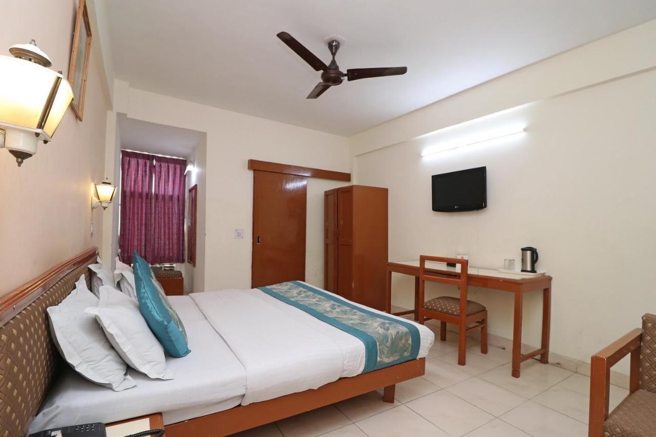 Oyo 1822 Hotel Ambassador Dehradun Zewnętrze zdjęcie