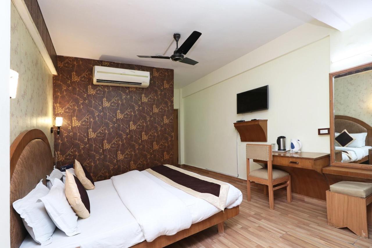 Oyo 1822 Hotel Ambassador Dehradun Zewnętrze zdjęcie