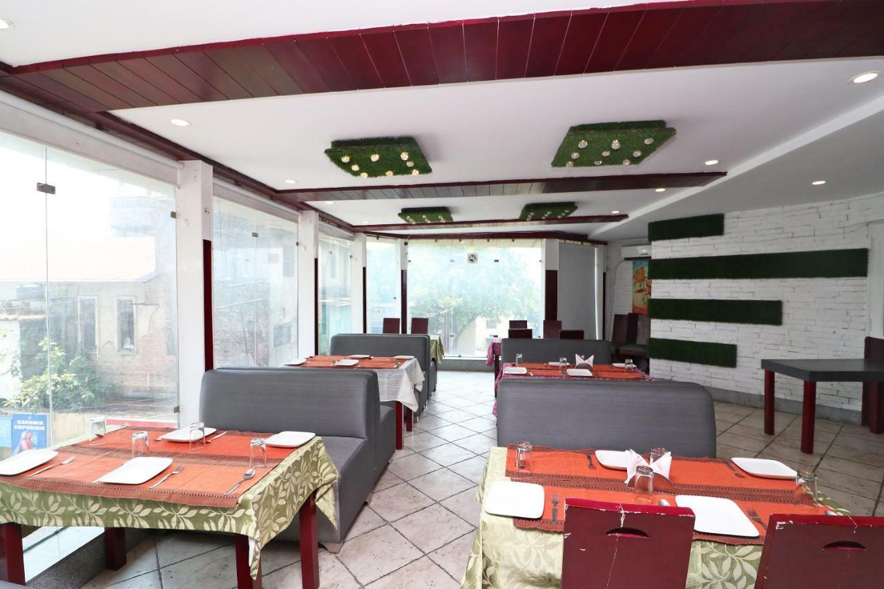 Oyo 1822 Hotel Ambassador Dehradun Zewnętrze zdjęcie